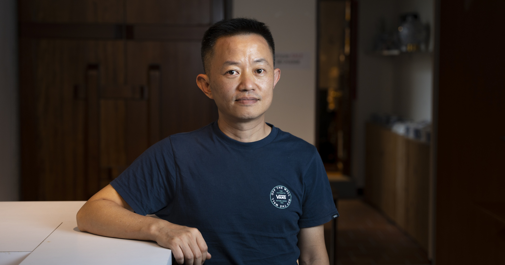 我從來都不是在處理議題，而是我自己。」──專訪《神人之家》導演盧盈良- 釀電影